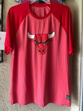 NBA Chicago Bulls Red Raglan Short-Sleeve Tee